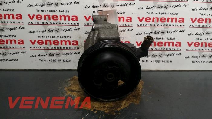 Gebruikte Servopomp Ford Fiesta 4 1.25 16V Prijs € 35,00 Margeregeling aangeboden door Venema Autoparts