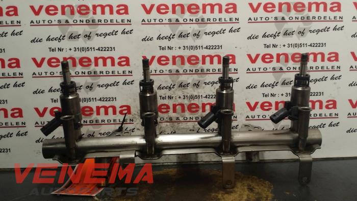 Gebruikte Injector brug Skoda Octavia Combi (1Z5) 1.8 TSI 16V Prijs € 99,99 Margeregeling aangeboden door Venema Autoparts