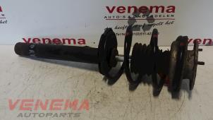 Gebruikte Mac Phersonpoot rechts-voor BMW 3 serie (E46/2) 318 Ci 16V Prijs € 40,00 Margeregeling aangeboden door Venema Autoparts