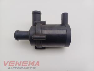 Gebruikte Waterpomp Volkswagen Polo V (6R) 1.2 TSI Prijs € 34,99 Margeregeling aangeboden door Venema Autoparts