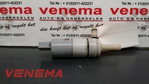 Gebruikte Pomp koplampsproeier Opel Insignia Sports Tourer 2.0 CDTI 16V 130 ecoFLEX Prijs € 25,00 Margeregeling aangeboden door Venema Autoparts