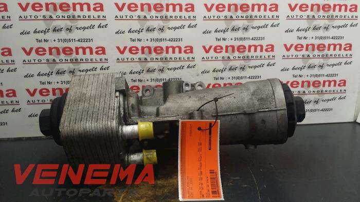 Gebruikte Oliefilterhuis Audi A4 (B7) 2.0 TDI 16V Prijs € 60,00 Margeregeling aangeboden door Venema Autoparts