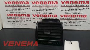 Gebruikte Luchtrooster Dashboard Volkswagen Jetta III (1K2) 2.0 16V FSI Prijs € 15,00 Margeregeling aangeboden door Venema Autoparts