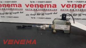 Gebruikte Tankklep Vergrendelingsmotor Volkswagen Jetta III (1K2) 2.0 16V FSI Prijs € 15,00 Margeregeling aangeboden door Venema Autoparts