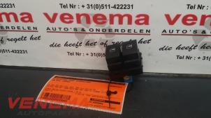 Gebruikte Elektrisch Raam Schakelaar Volkswagen Eos (1F7/F8) 2.0 TDI DPF Prijs € 9,99 Margeregeling aangeboden door Venema Autoparts