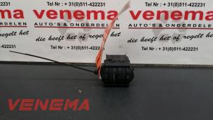 Gebruikte Schakelaar Koplamp Ihv Volkswagen Jetta III (1K2) 2.0 16V FSI Prijs € 9,00 Margeregeling aangeboden door Venema Autoparts