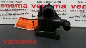 Gebruikte Thermostaathuis Opel Corsa D 1.3 CDTi 16V ecoFLEX Prijs € 20,00 Margeregeling aangeboden door Venema Autoparts