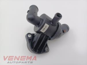 Gebruikte Thermostaathuis Volkswagen Caddy III (2KA,2KH,2CA,2CH) 1.6 TDI 16V Prijs € 14,99 Margeregeling aangeboden door Venema Autoparts