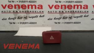 Gebruikte Paniekverlichtings Schakelaar Citroen C4 Picasso (UD/UE/UF) 1.6 16V THP Sensodrive Prijs € 9,00 Margeregeling aangeboden door Venema Autoparts