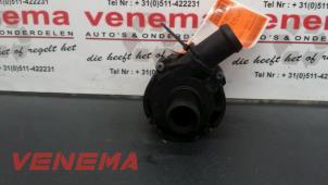 Gebruikte Waterpomp Volkswagen Touran (5T1) 1.6 TDI Prijs € 39,00 Margeregeling aangeboden door Venema Autoparts