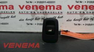 Gebruikte Elektrisch Raam Schakelaar Citroen C4 Picasso (UD/UE/UF) 1.6 16V THP Sensodrive Prijs € 12,00 Margeregeling aangeboden door Venema Autoparts