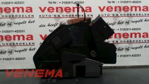 Gebruikte Deurslot Mechaniek 4Deurs links-voor Ford Fiesta 6 (JA8) 1.4 TDCi Prijs € 45,00 Margeregeling aangeboden door Venema Autoparts