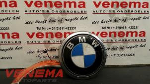 Gebruikte Handgreep Achterklep BMW 1 serie (E87/87N) 116i 1.6 16V Prijs € 25,00 Margeregeling aangeboden door Venema Autoparts