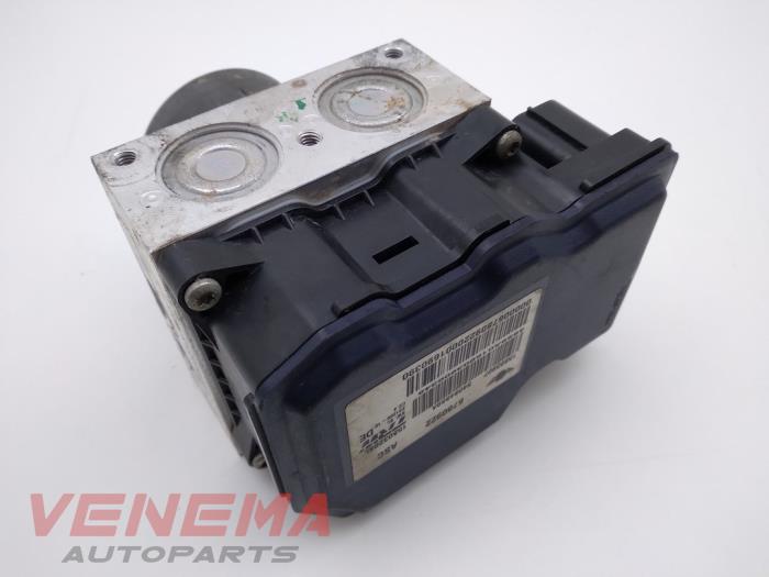 ABS Pomp van een MINI Mini (R56) 1.6 16V Cooper 2009