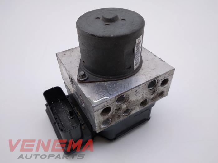 ABS Pomp van een MINI Mini (R56) 1.6 16V Cooper 2009