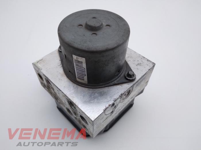 ABS Pomp van een MINI Mini (R56) 1.6 16V Cooper 2009