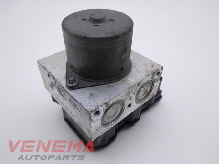 ABS Pomp van een MINI Mini (R56) 1.6 16V Cooper 2009