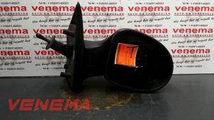 Gebruikte Buitenspiegel rechts Renault Twingo II (CN) 1.2 16V Prijs € 30,00 Margeregeling aangeboden door Venema Autoparts