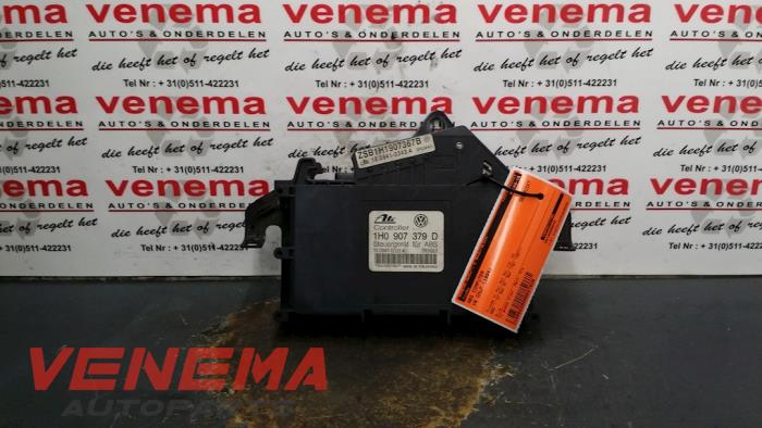 Gebruikte ABS Computer Volkswagen Golf III Cabrio (1E) 1.8,Avantgarde Prijs € 40,00 Margeregeling aangeboden door Venema Autoparts