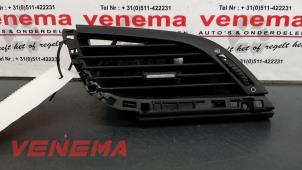 Gebruikte Luchtrooster Dashboard Peugeot 207/207+ (WA/WC/WM) 1.6 16V GT THP Prijs € 20,00 Margeregeling aangeboden door Venema Autoparts