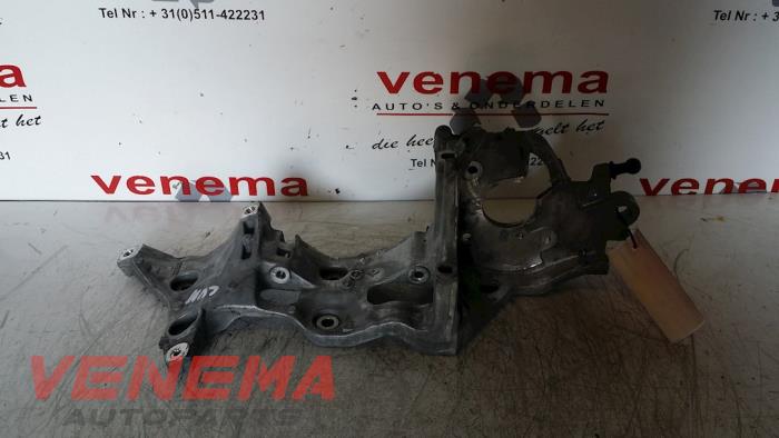 Gebruikte Dynamosteun onder Volkswagen Golf VII (AUA) 2.0 GTD 16V Prijs € 40,00 Margeregeling aangeboden door Venema Autoparts