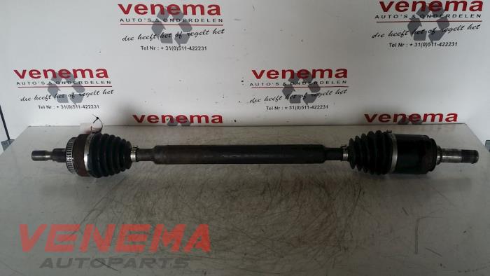 Gebruikte Aandrijfas rechts-voor Mercedes ML I (163) 400 4.0 CDI V8 32V Prijs € 98,99 Margeregeling aangeboden door Venema Autoparts