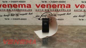 Gebruikte Raam schakelaar elektrisch Skoda Citigo 1.0 12V Prijs € 9,00 Margeregeling aangeboden door Venema Autoparts