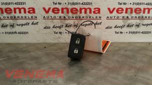 Gebruikte Schakelaar Centr. Deurvergrendeling Volvo V50 (MW) 1.6 D 16V Prijs € 9,00 Margeregeling aangeboden door Venema Autoparts