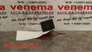 Gebruikte Voorruitverwarming schakelaar Ford Focus 2 Wagon 1.6 TDCi 16V 110 Prijs € 9,95 Margeregeling aangeboden door Venema Autoparts