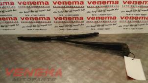Gebruikte Ruitenwisserarm achter Mercedes C Combi (S203) 2.7 C-270 CDI 20V Prijs € 10,00 Margeregeling aangeboden door Venema Autoparts