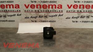 Gebruikte Centrale deurvergrendeling Schakelaar Citroen C4 Coupé (LA) 1.6 16V Prijs € 9,00 Margeregeling aangeboden door Venema Autoparts