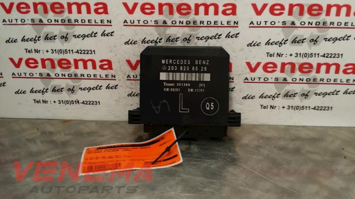 Gebruikte Deur module Mercedes C Combi (S203) 2.7 C-270 CDI 20V Prijs € 19,99 Margeregeling aangeboden door Venema Autoparts