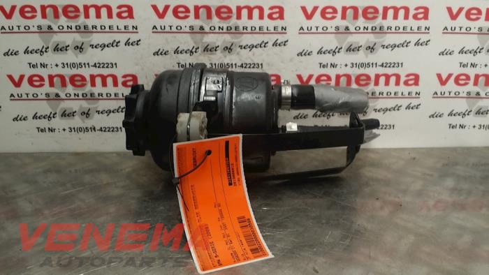 Gebruikte Servo Oliereservoir BMW 5 serie (E60) 523i 24V Prijs € 14,99 Margeregeling aangeboden door Venema Autoparts
