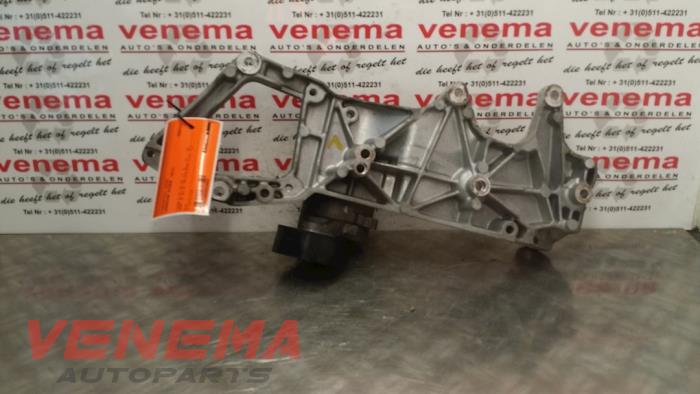 Gebruikte Dynamosteun onder Landrover Range Rover Evoque (LVJ/LVS) 2.2 SD4 16V 5-drs. Prijs € 59,00 Margeregeling aangeboden door Venema Autoparts