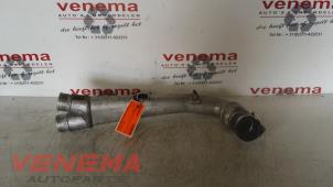 Gebruikte Intercooler Buis Volkswagen Phaeton (3D) 3.0 V6 TDI 24V 4Motion Prijs € 45,00 Margeregeling aangeboden door Venema Autoparts