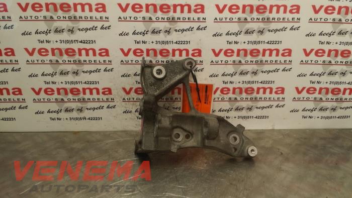 Gebruikte Dynamosteun boven Volvo V40 (MV) 1.6 D2 Prijs € 14,99 Margeregeling aangeboden door Venema Autoparts