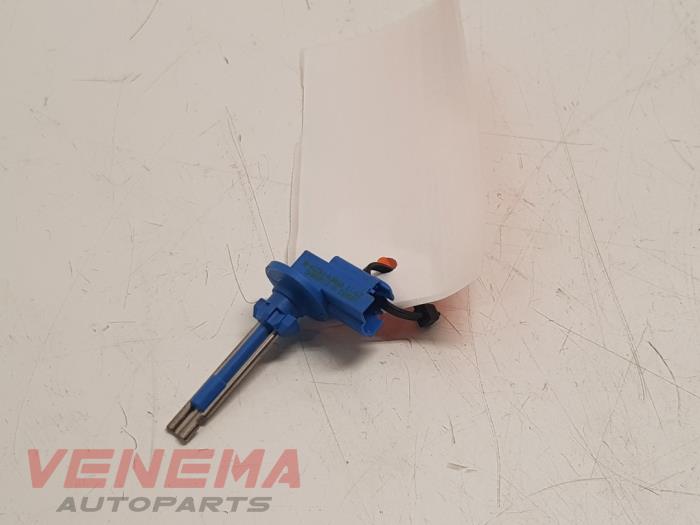 Gebruikte Sensor Temperatuur binnen Volvo V40 (MV) 1.6 D2 Prijs € 9,99 Margeregeling aangeboden door Venema Autoparts