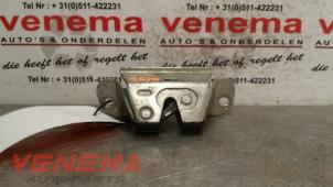 Gebruikte Slotvanger Achterklep Toyota Aygo (B10) 1.0 12V VVT-i Prijs € 22,50 Margeregeling aangeboden door Venema Autoparts