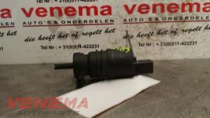 Gebruikte Ruitensproeierpomp voor Mercedes C Estate (S204) 2.2 C-200 CDI 16V . Prijs € 9,00 Margeregeling aangeboden door Venema Autoparts