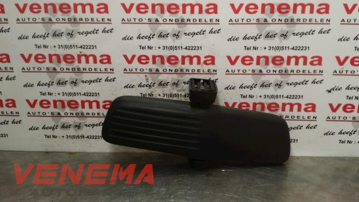 Binnenspiegel van een Opel Astra H SW (L35) 1.7 CDTi 16V 2008