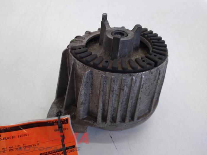 Motorsteun van een Mercedes-Benz C Estate (S204) 2.2 C-200 CDI 16V . 2009