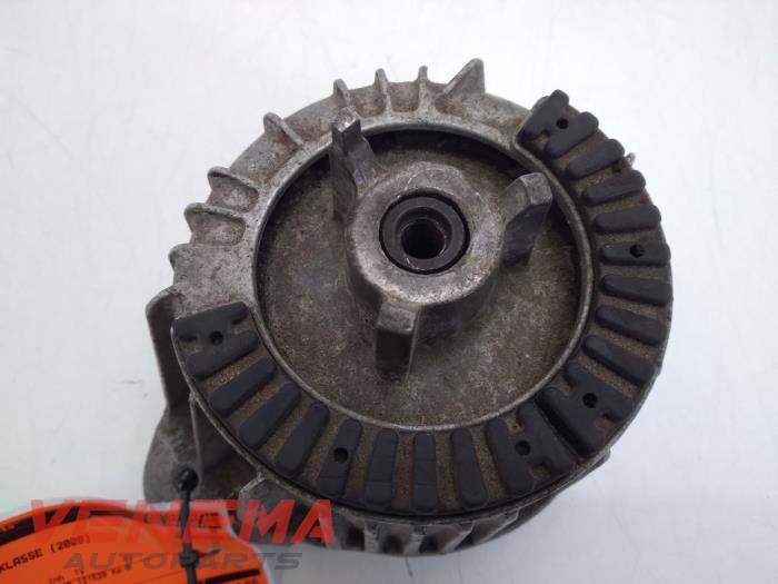 Motorsteun van een Mercedes-Benz C Estate (S204) 2.2 C-200 CDI 16V . 2009