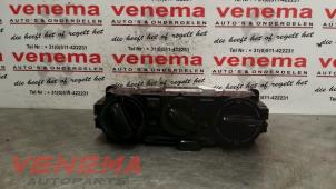 Gebruikte Kachel Bedieningspaneel Volkswagen Up! (121) 1.0 12V 60 Prijs € 35,00 Margeregeling aangeboden door Venema Autoparts