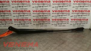 Gebruikte Ruitenwisserarm voor Opel Zafira (M75) 1.7 CDTi 16V Prijs € 10,00 Margeregeling aangeboden door Venema Autoparts