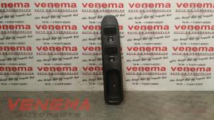 Gebruikte Elektrisch Raam Schakelaar Peugeot 307 (3A/C/D) 1.6 16V Prijs € 9,99 Margeregeling aangeboden door Venema Autoparts