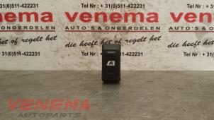Gebruikte Ruit schakelaar elektrisch Citroen Xsara Picasso (CH) 1.6 HDi 16V 110 Prijs € 9,00 Margeregeling aangeboden door Venema Autoparts