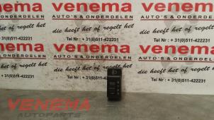 Gebruikte Schakelaar Koplamp Ihv Opel Calibra 2.0i 16V Ecotec Prijs € 9,00 Margeregeling aangeboden door Venema Autoparts