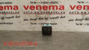 Gebruikte Stoelverwarmings Schakelaar Opel Astra G (F07) 1.8 16V Prijs € 9,00 Margeregeling aangeboden door Venema Autoparts