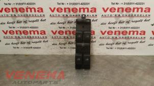 Gebruikte Ruit schakelaar elektrisch Volkswagen Golf IV (1J1) 1.9 TDI 100 Prijs € 9,99 Margeregeling aangeboden door Venema Autoparts