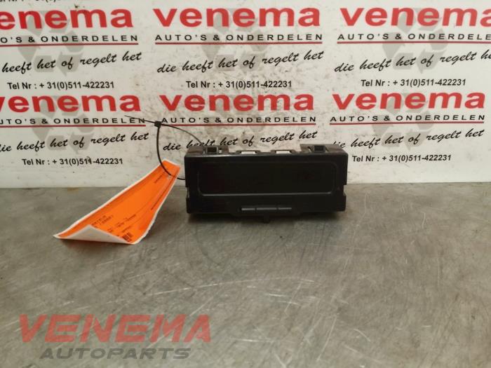 Gebruikte Display Interieur Renault Clio II Societe (SB) 1.9 D Prijs € 9,99 Margeregeling aangeboden door Venema Autoparts